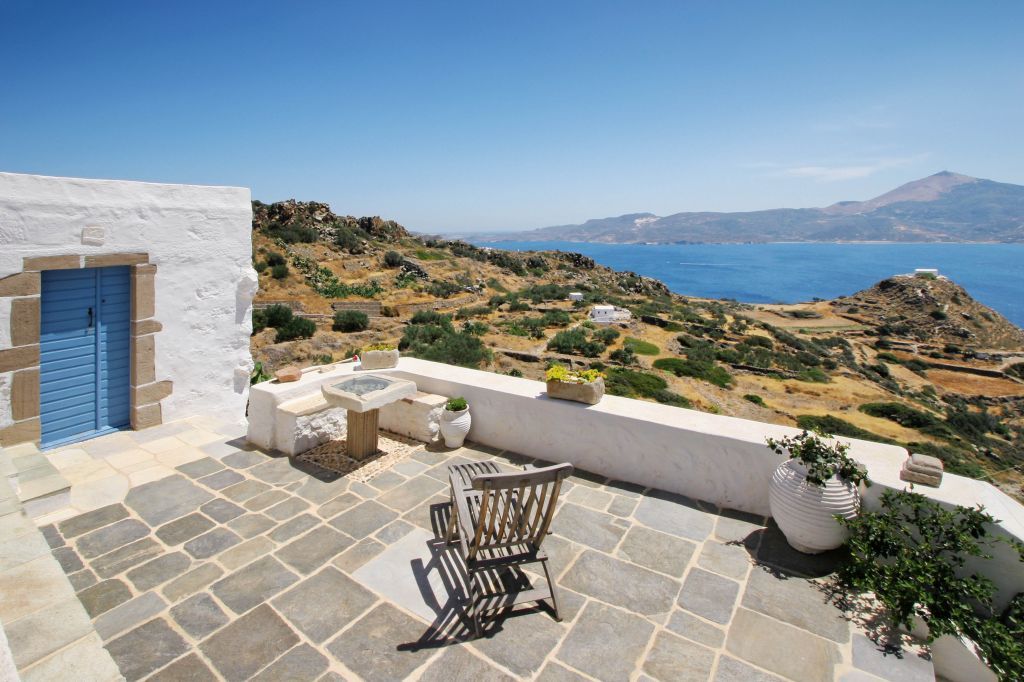 1-milos-plaka-87