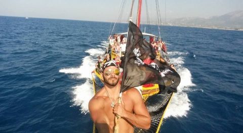 5 Hours Trip Black Rose Pirate Boat 1