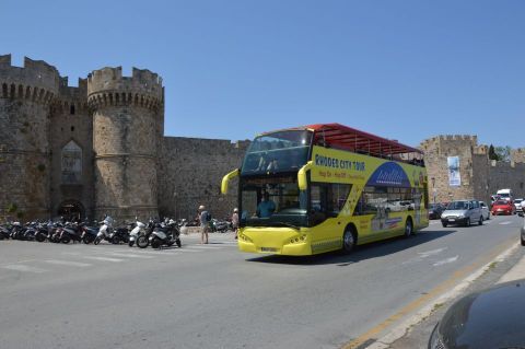 Hop on Hop off Bus and Submarine Tour 2