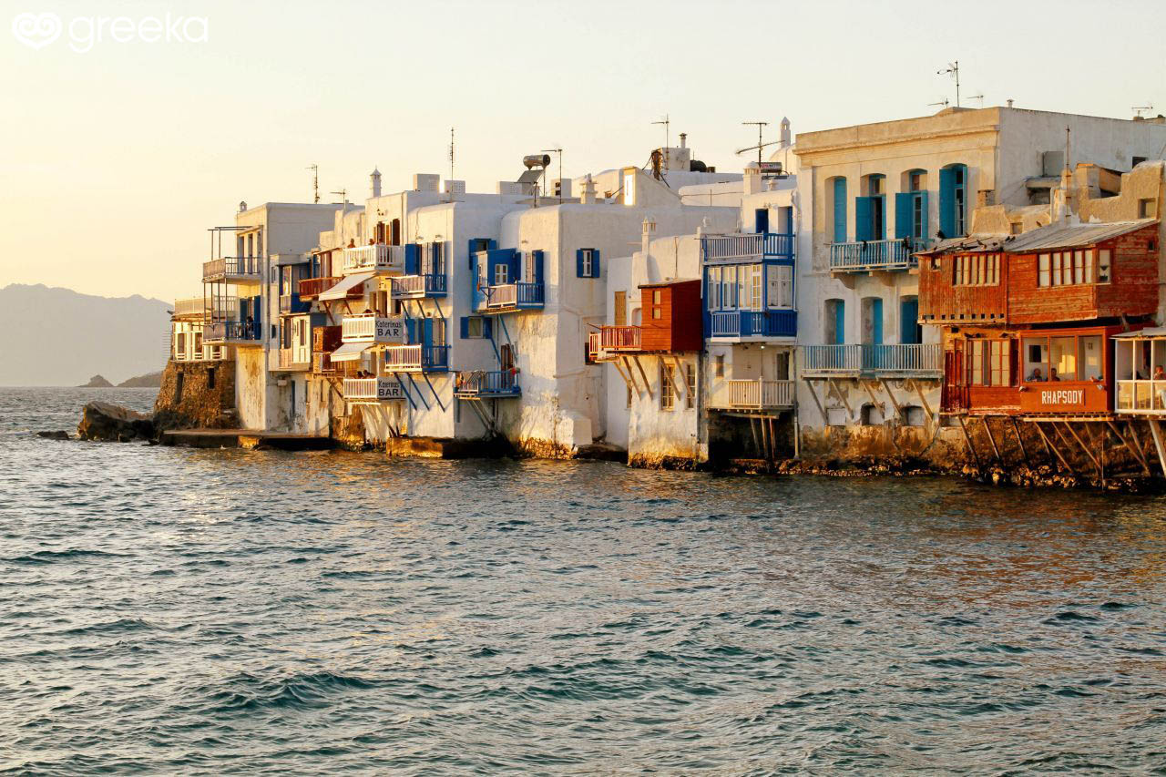 Stroll on the seashore of the town