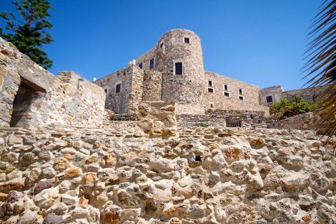 Castle walking tour and sunset at the Portara 2