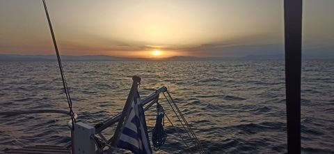 Sunset cruise departing from Nea Michaniona 3