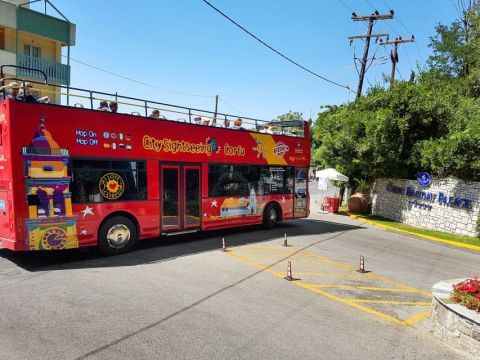 Hop on Hop off City Sightseeing Bus Tour 2
