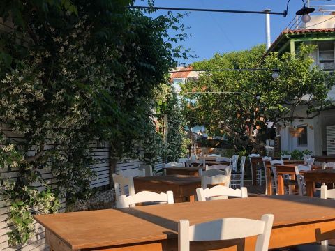 Avli Restaurant