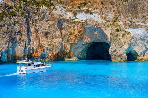 Fast cruise to Shipwreck and Blue Caves 1